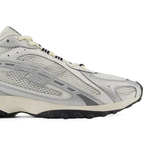 Sporty Low-Top Sneaker